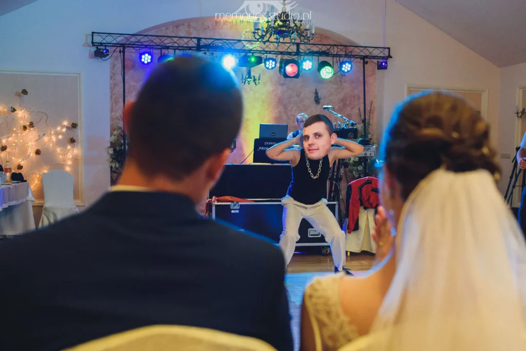 Zabawy oczepinowe Faces of Dance na weselu – maski i taniec z sobowtórem