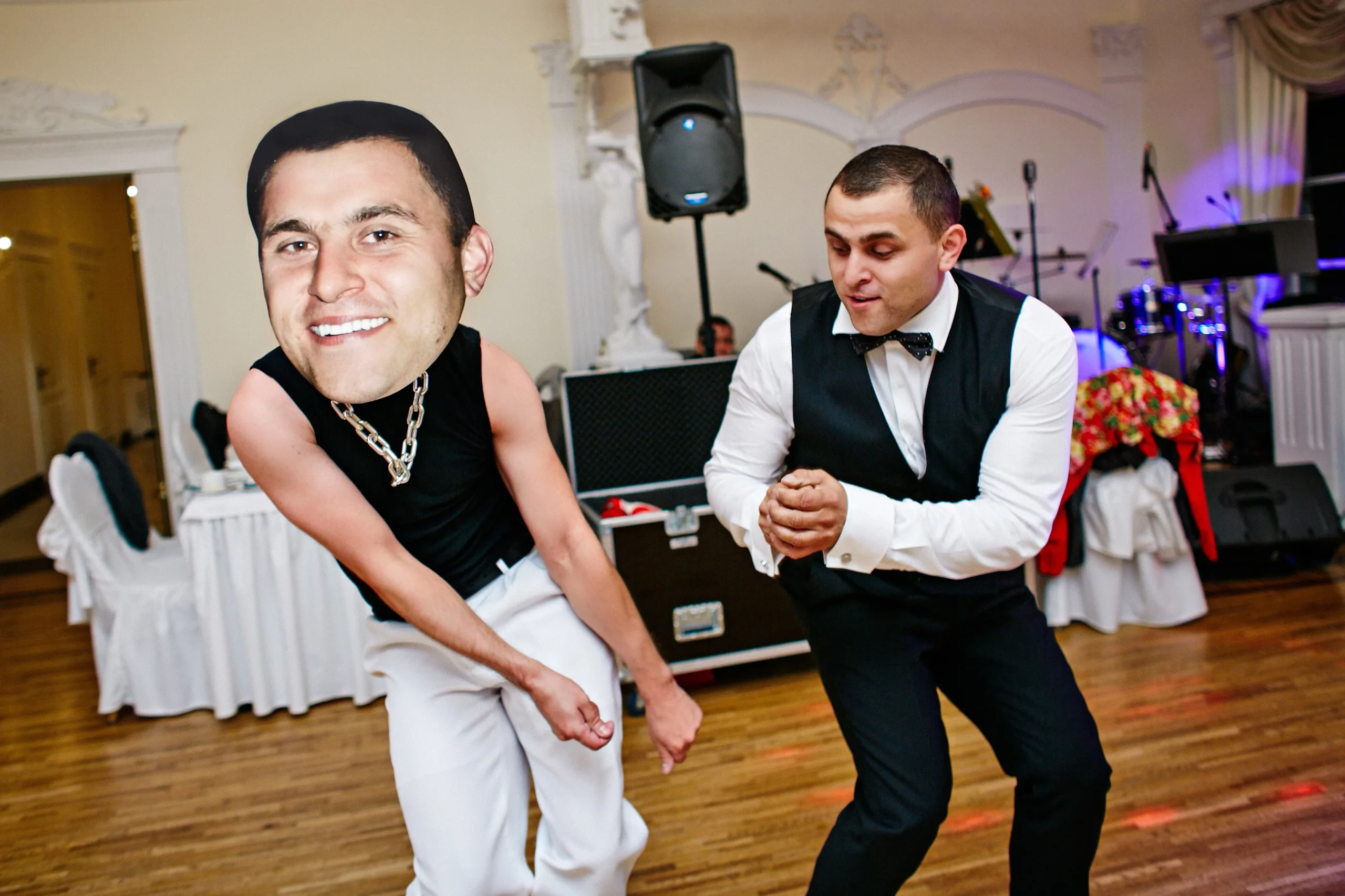 Zabawy na weselne. Parodie gości weselnych. Profesjonalne maski Faces of Dance. Taniec z własnym sobowtórem, zdj.4