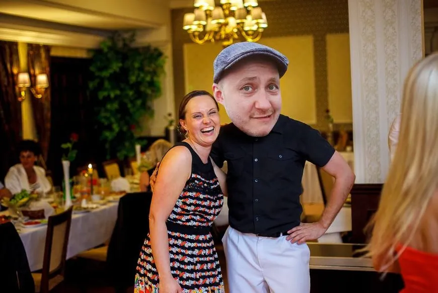 Zabawy oczepinowe na weselu w stylu Faces of Dance. Maski i parodie gości. Taniec z własnym sobowtórem, zdj.6